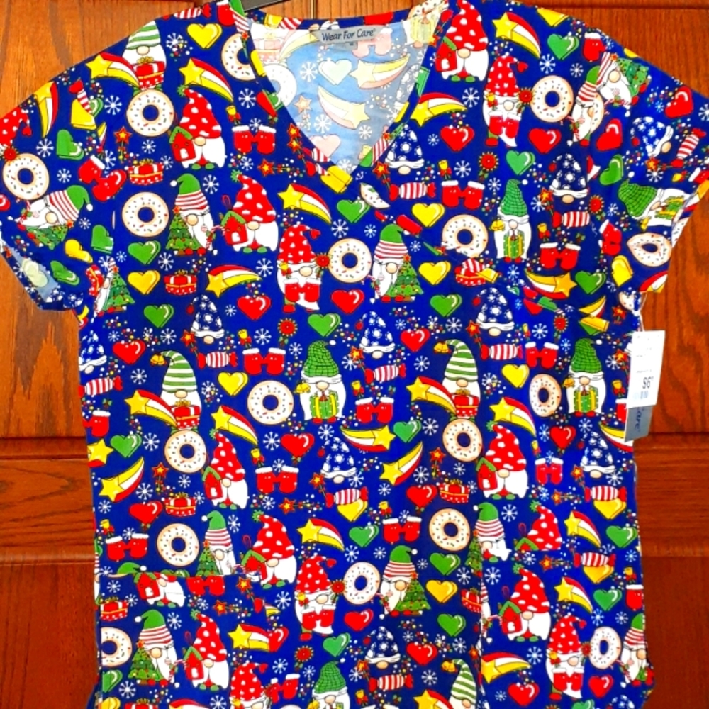 Wear for Care Christmas Gnome Women Scrub Top New